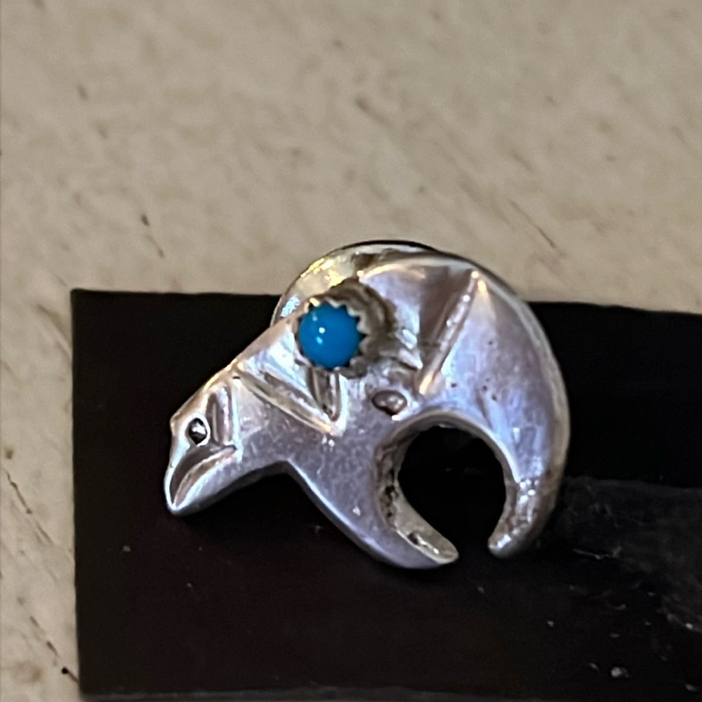 Vintage handmade unmarked sterling silver & turquoise tie tack bear